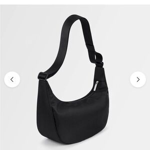 Fablou London Luna bag
Black Crescent Shoulder Bag with Minimalist Design